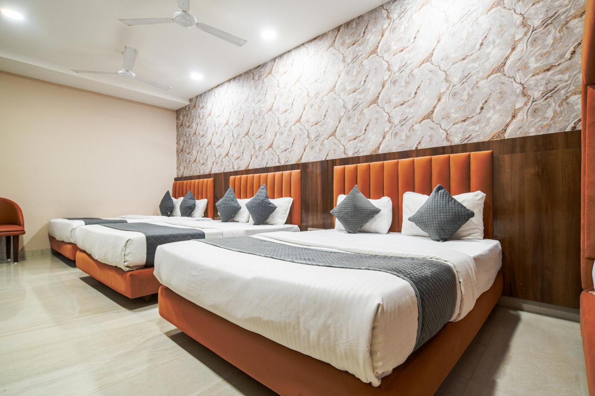 Hotel Miracle 2Km From Mahakal Temple Ujjain Eksteriør billede