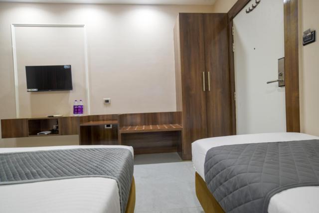 Hotel Miracle 2Km From Mahakal Temple Ujjain Eksteriør billede