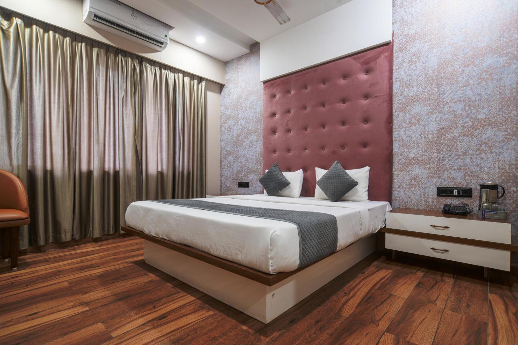 Hotel Miracle 2Km From Mahakal Temple Ujjain Eksteriør billede